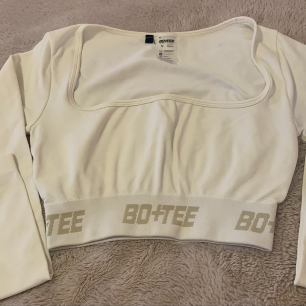 Bo&Tee Crop Top - Picture 3 of 3